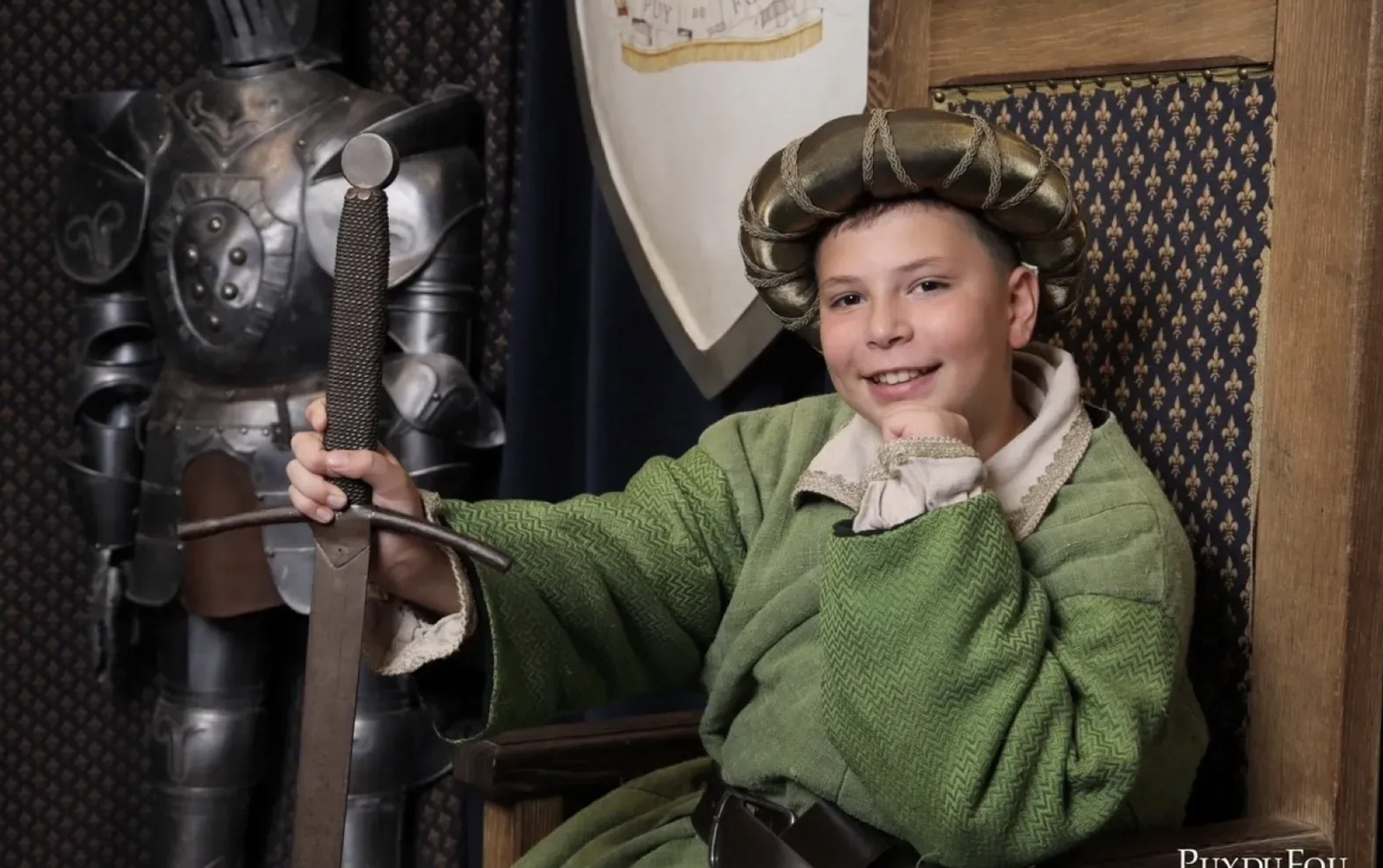Photo de Liyam déguisé au Puy du Fou